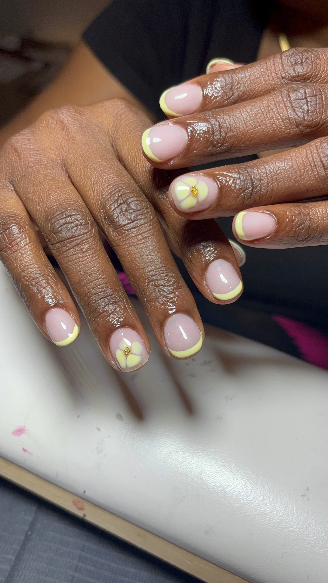 Exemple — ongles très courts